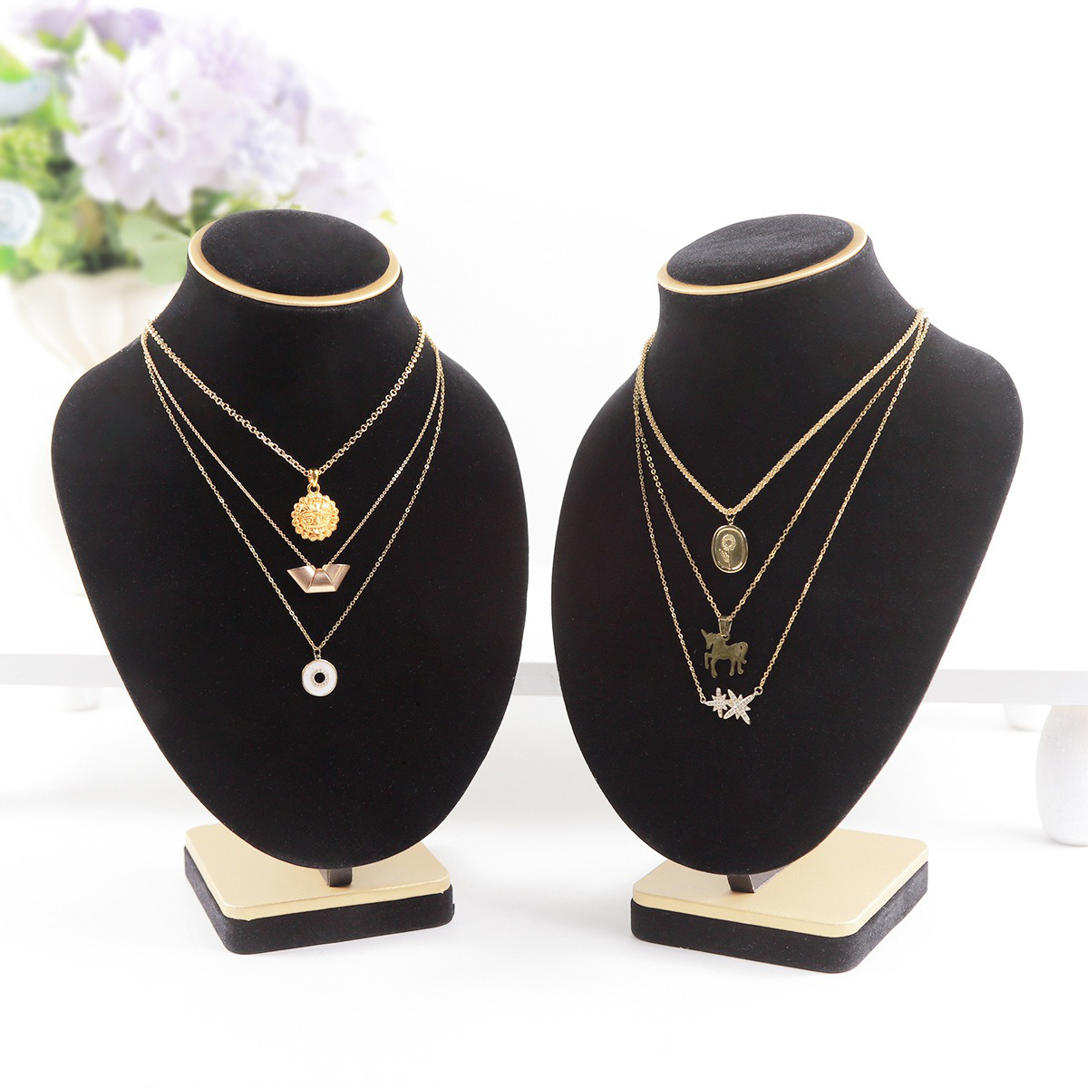 Ювелирные бюсты из черного бар – обзор и цена Body Jewelry Stores